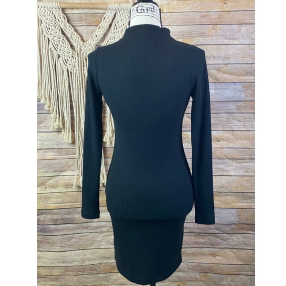 Urban Outfitters | ‘Tania’ Cut-Out Mock-Neck Dress - Picture 4 of 8